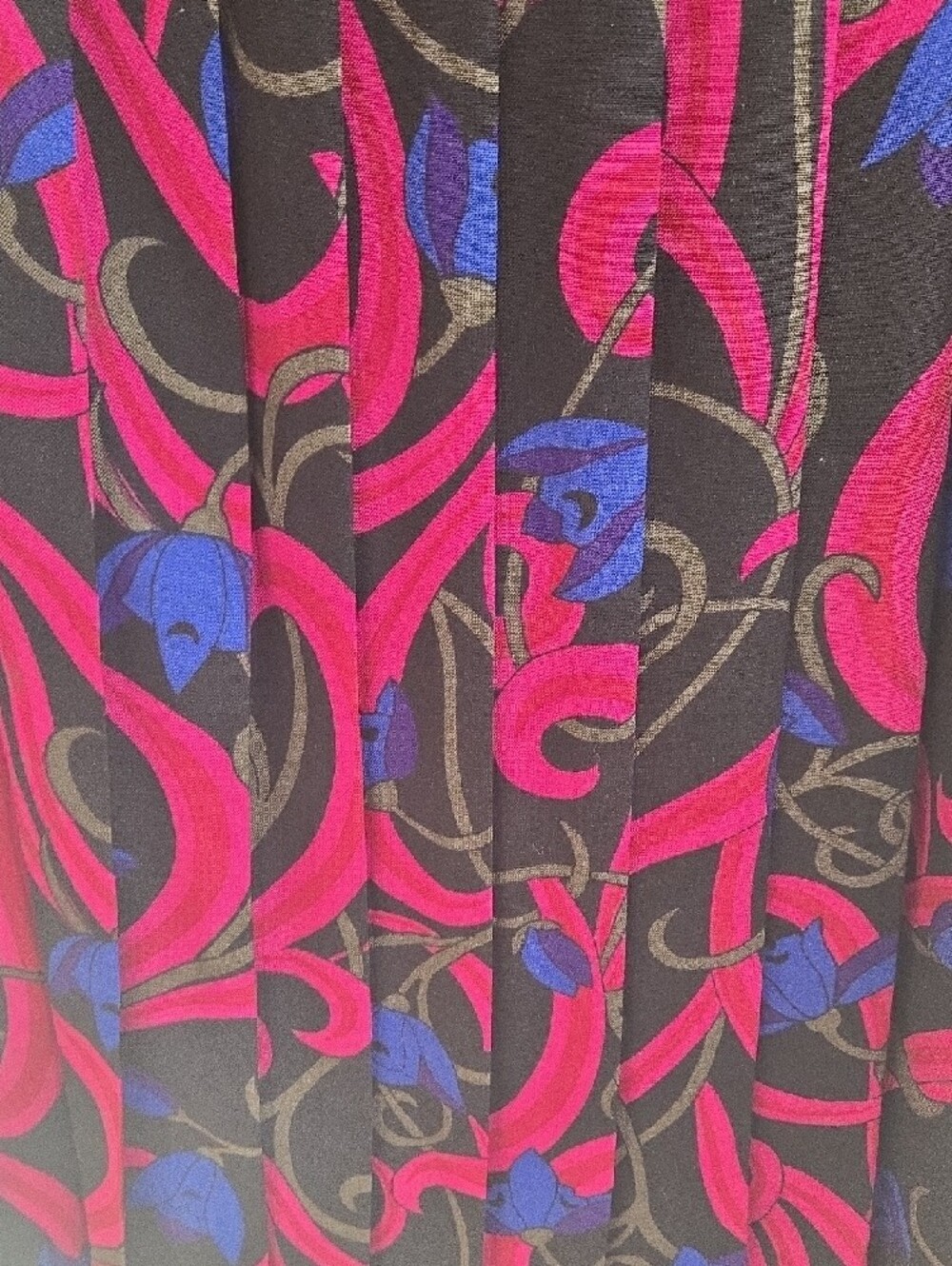 Jessica Cole Vintage 1980s Pleated Skirt – Black Floral Scroll Print | Size Larg - Picture 5 of 10